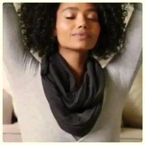 Beyond Yoga Infinity‎ Dark Gray Pocket Scarf - Picture 1 of 4
